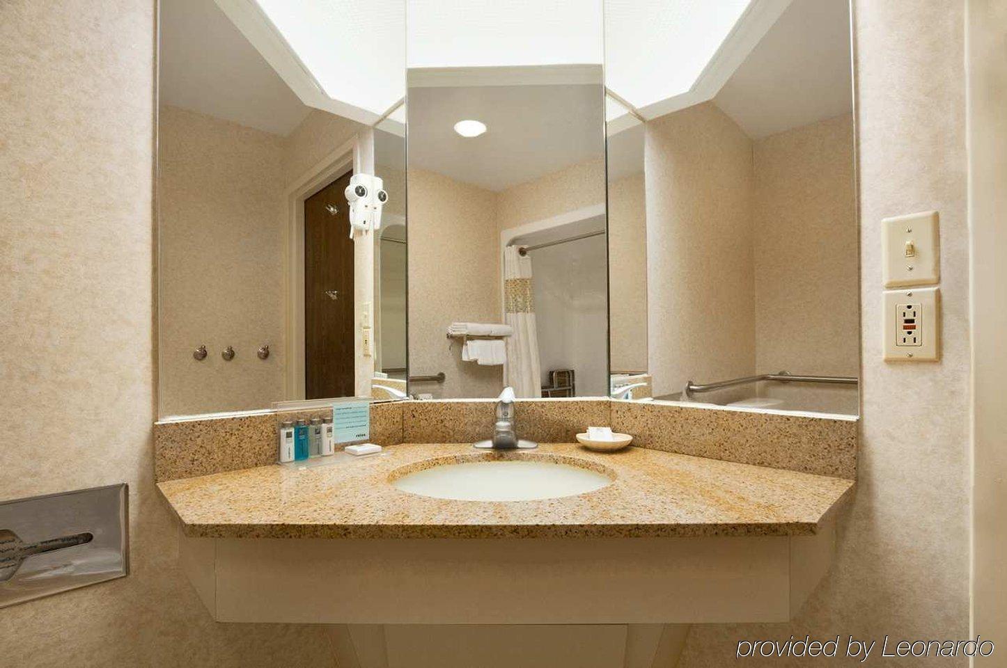 Wingate By Wyndham Hotel